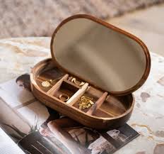 Jewelry Stands & Boxes
